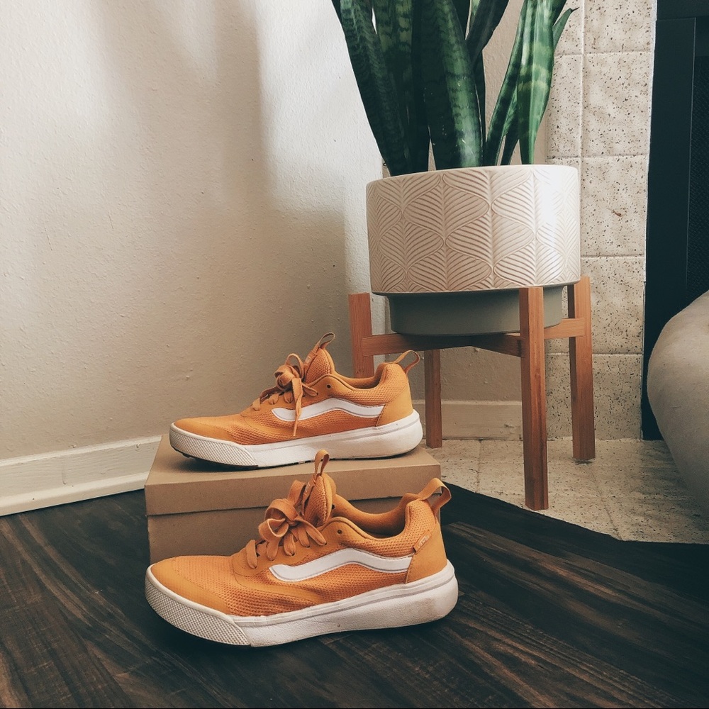 Vans ultra range size 8